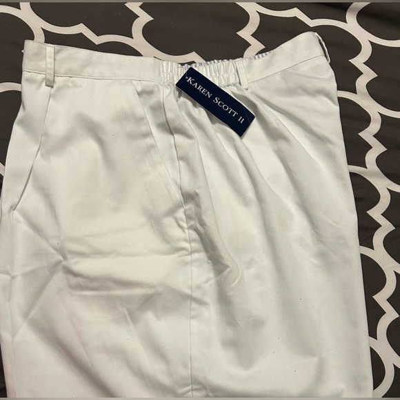 Plus size women’s shorts - Picture 3 of 7